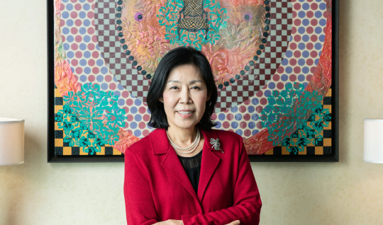 쉐라톤 서울 디큐브시티는 최근 그룹 내 첫 여성 총지배인을 임명했다. 사진은 이번에 선임된 안현정 총지배인. <쉐라톤 서울 디큐브시티 제공>